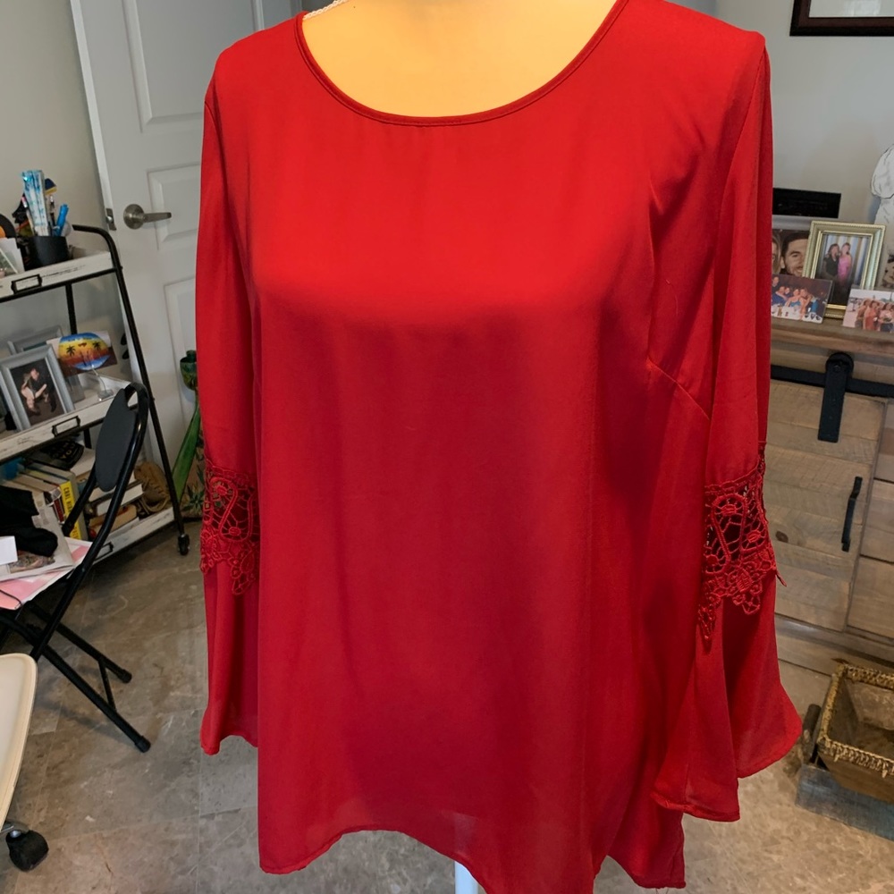 XL red top with lace and bell sleeves
